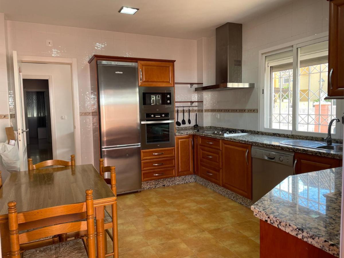 Agradable Casa Independiente Con Piscina Sevilla